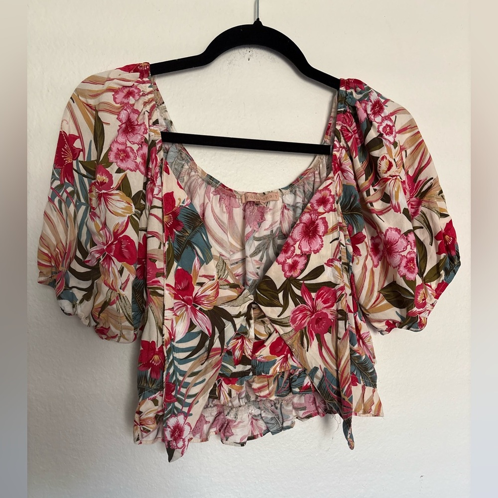 🌺Revolutionary Floral Crop Top🌺